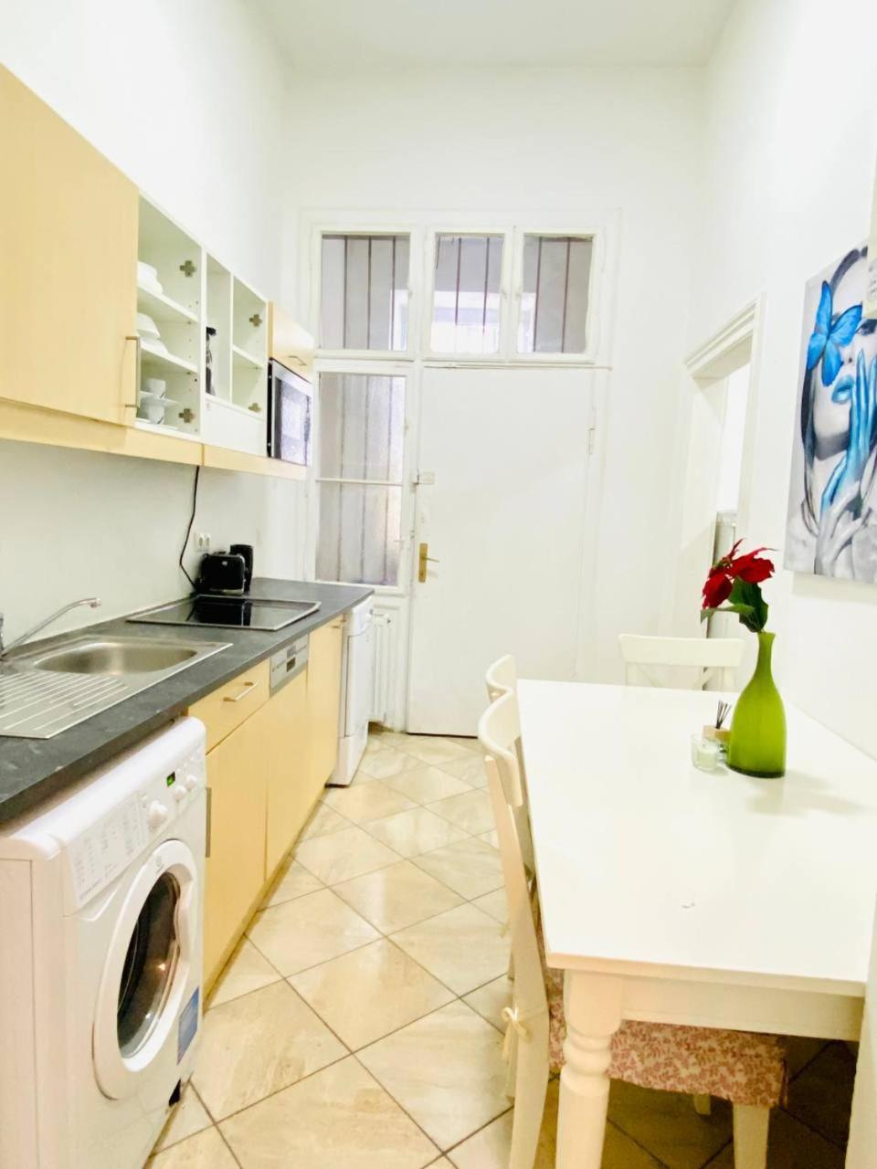 Cozy Studio Lg Apartment Wina Bagian luar foto