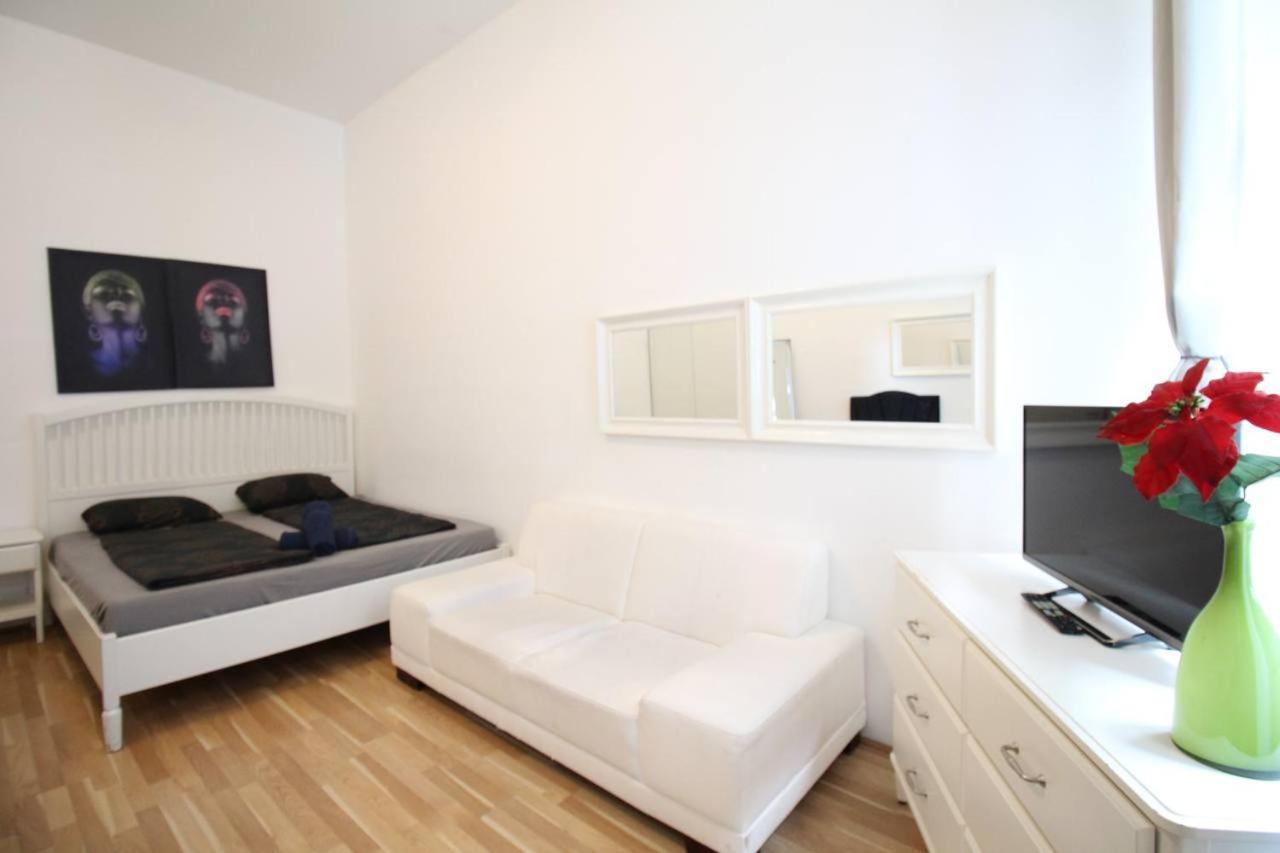Cozy Studio Lg Apartment Wina Bagian luar foto