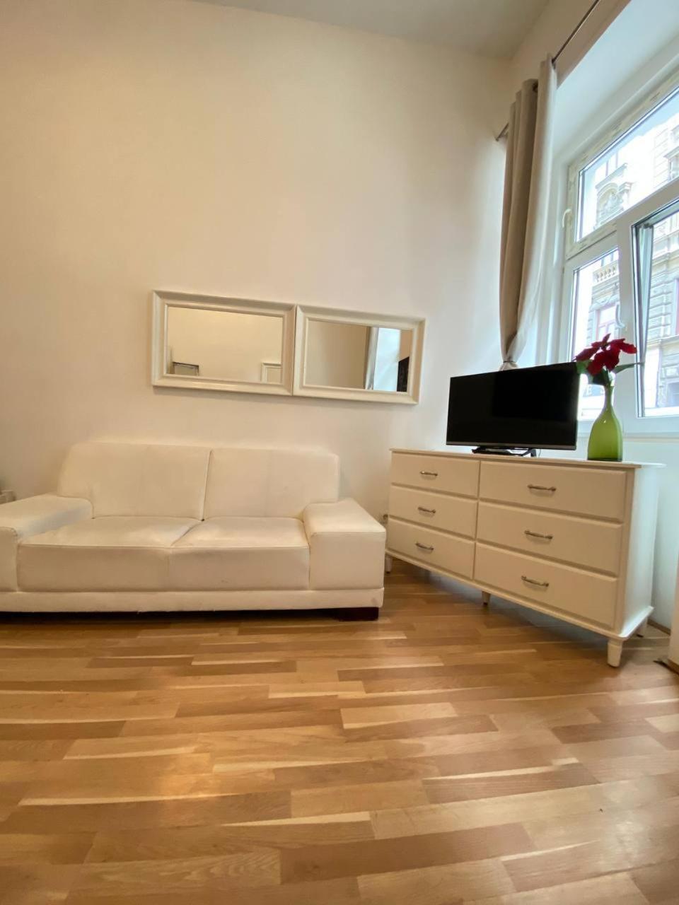 Cozy Studio Lg Apartment Wina Bagian luar foto